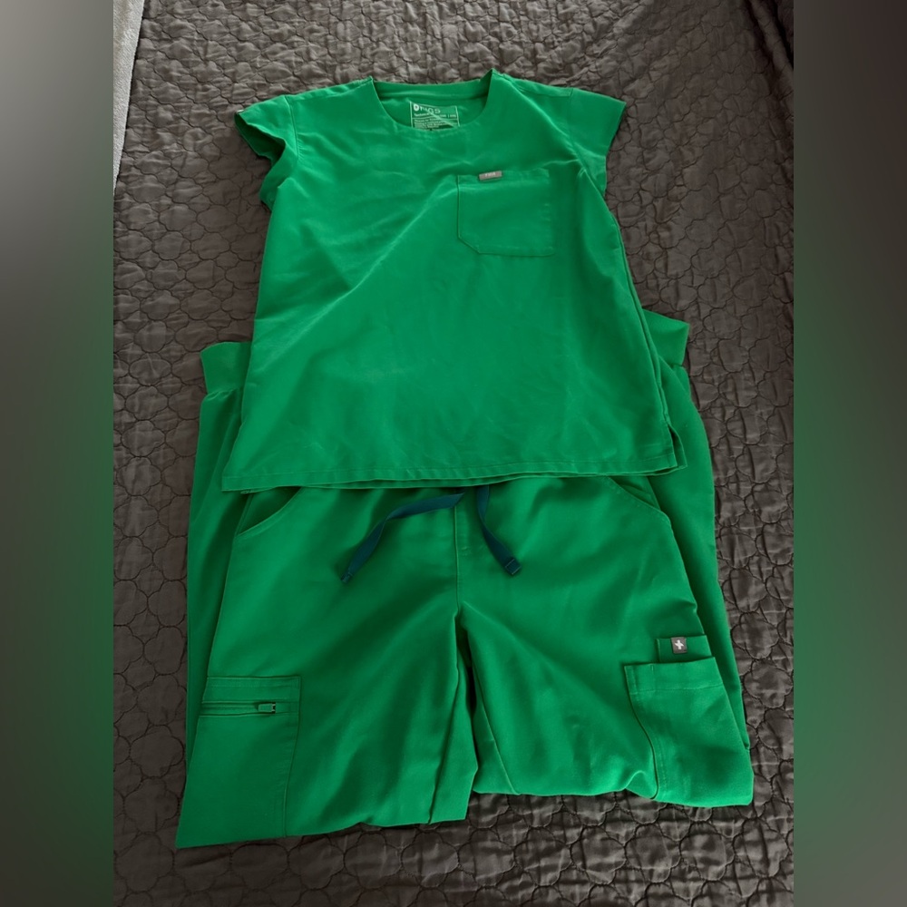 Figs evergreen Scrub set